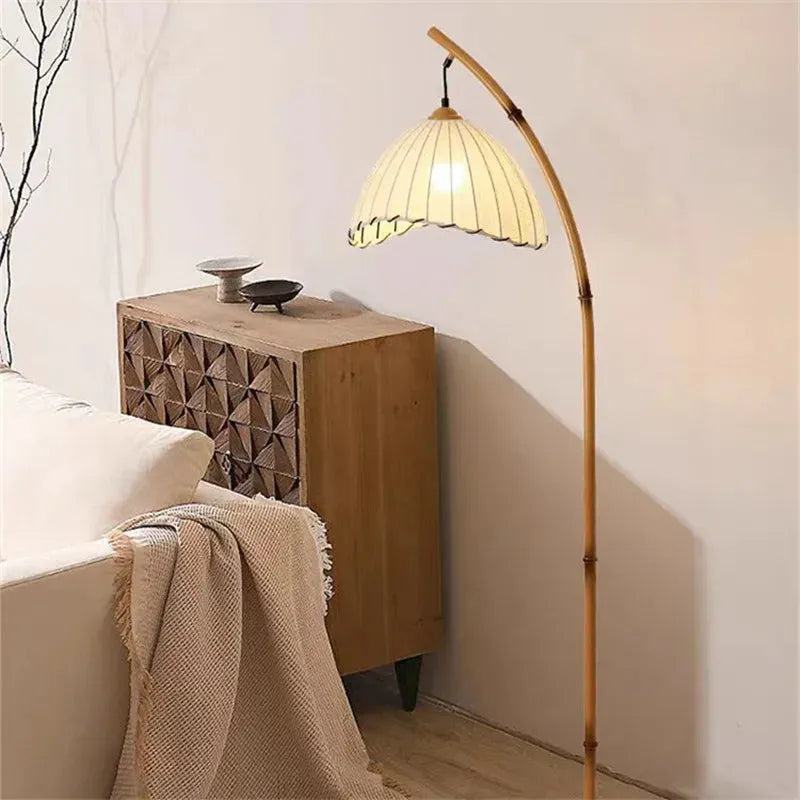 Vintage Bambus-Stehlampe – Retro-Design mit warmem Licht-Aster Selection