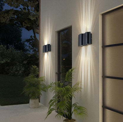 Lámpara de pared exterior moderna con múltiples cabezales